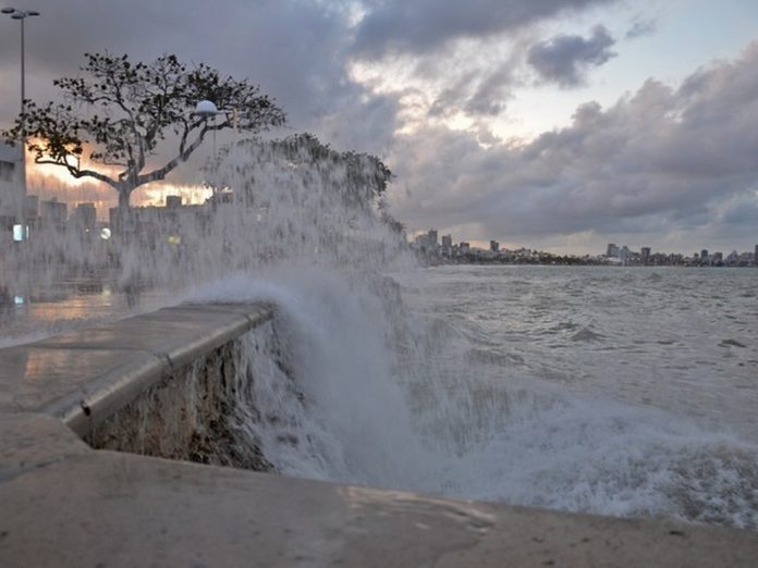 Ondas Poderao Atingir Ate 25 Metros De Altura Ate Segunda Feira 25
